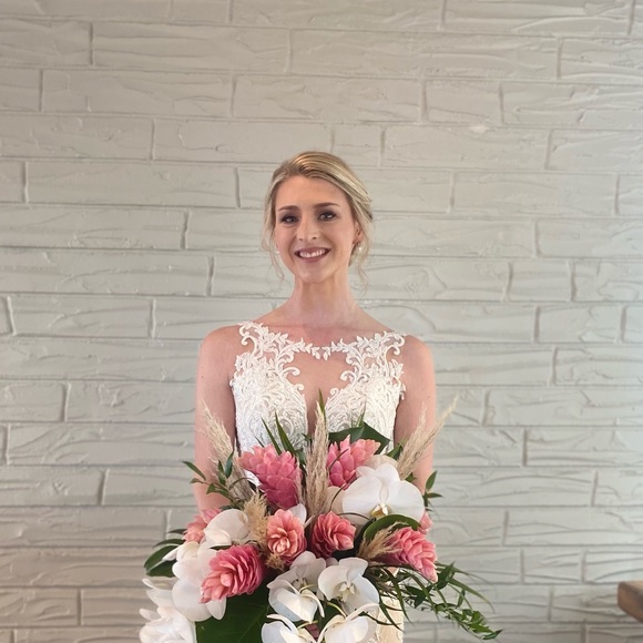 Meet your Posher, Megan - Picture 1 of 1